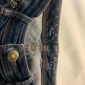 The limited skinny leg 917